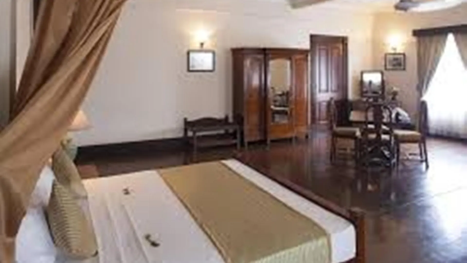 קנדי Queen'S Hotel