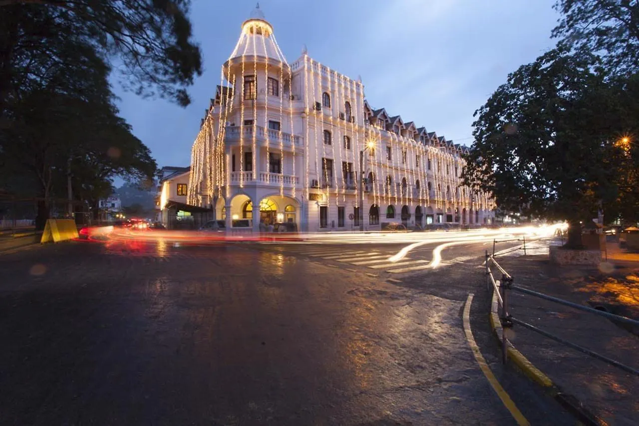 קנדי Queen'S Hotel