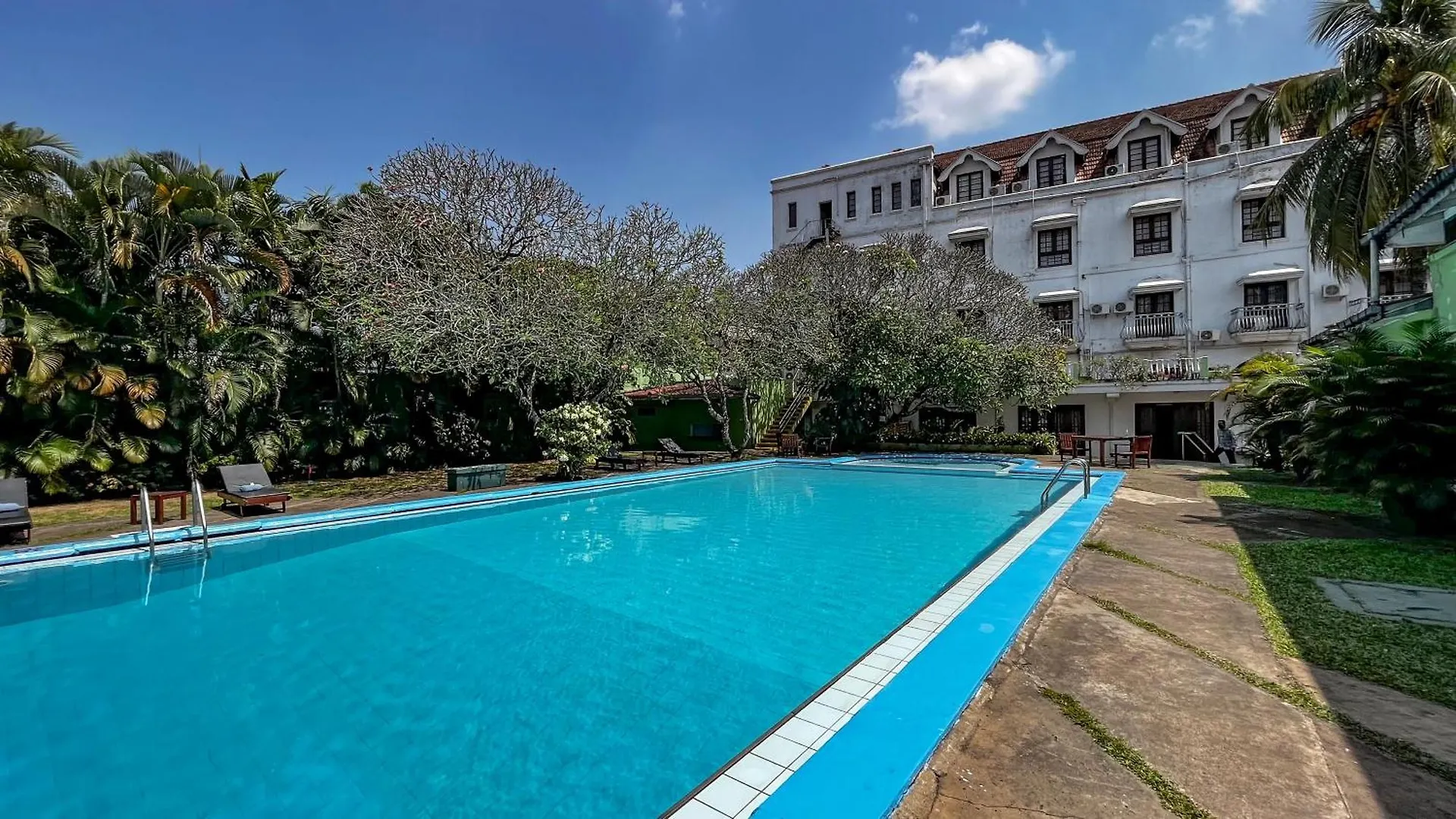 קנדי Queen'S Hotel