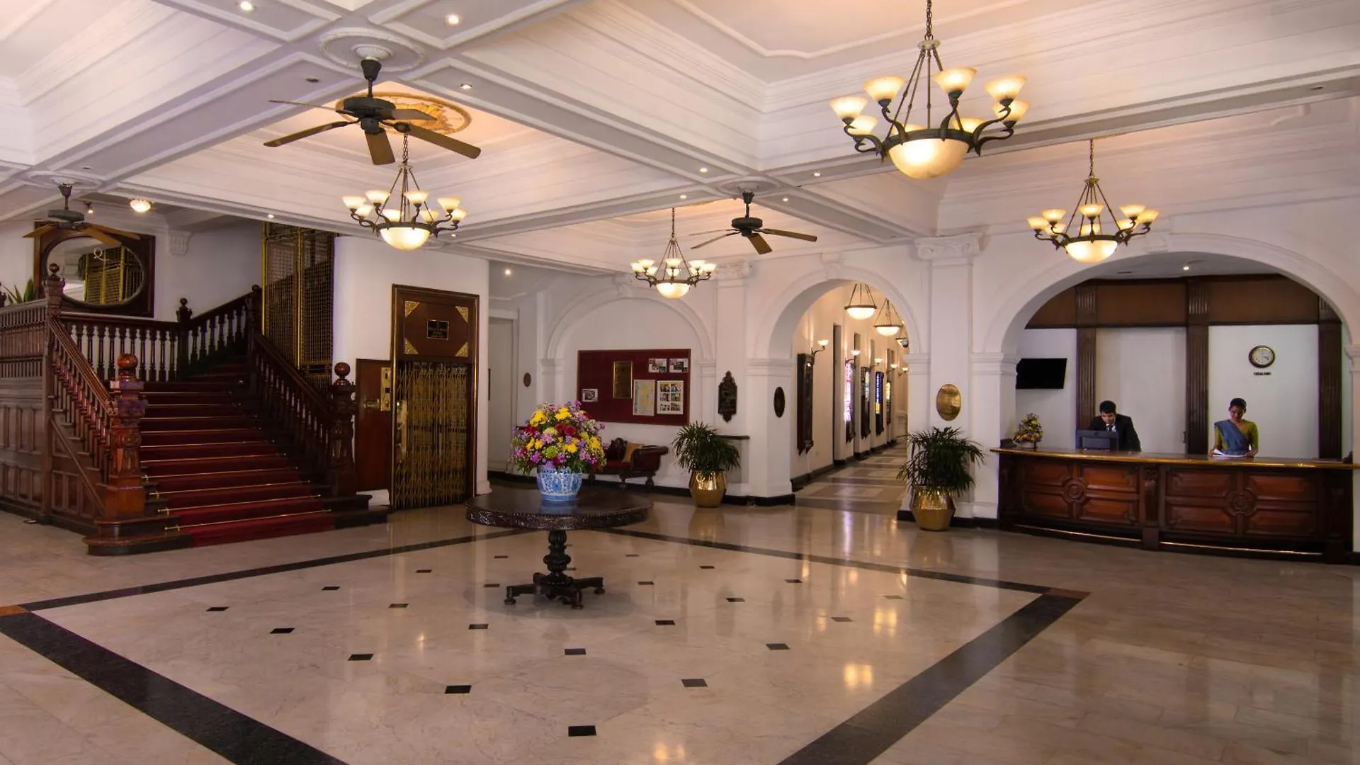 קנדי Queen'S Hotel