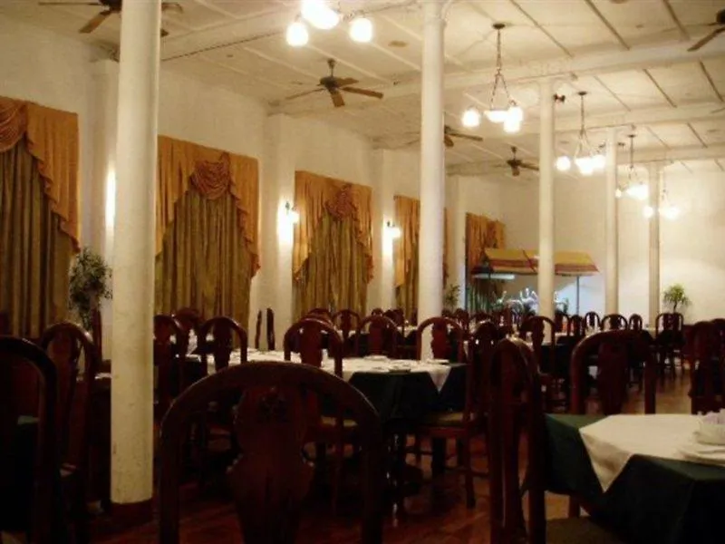 קנדי Queen'S Hotel 5*,  סרי לנקה